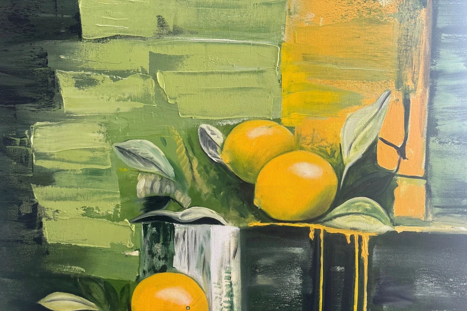Bodegón de cítricos pintado al óleo con bloques de verde y naranja.