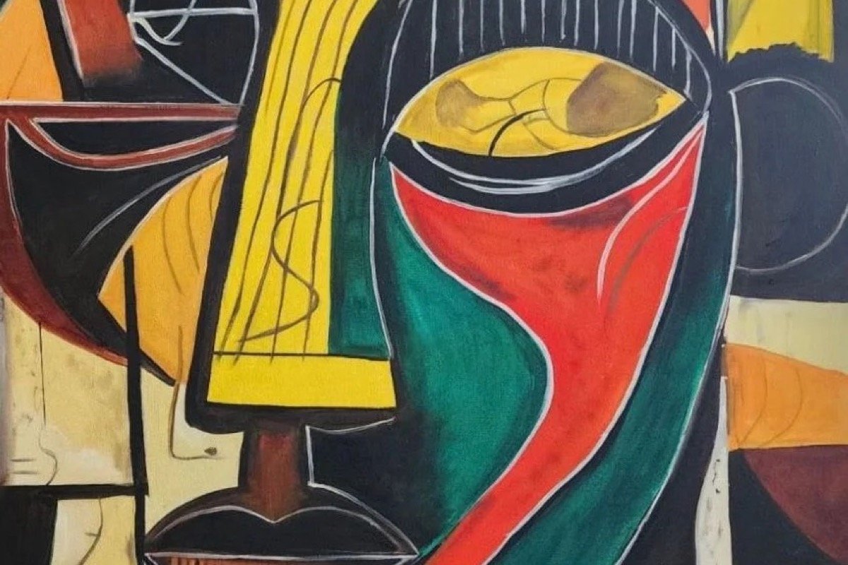 Retrato cubista de un rostro fragmentado en rojo, verde y dorado.